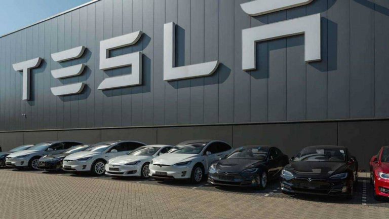 Стоит ли покупать акции Tesla